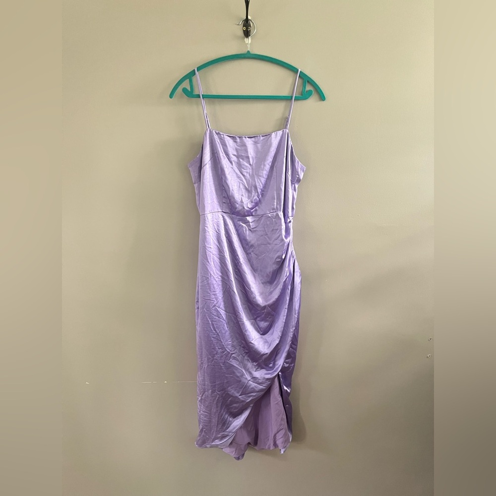 Elliatt size medium Casey Ruched Asymmetric‎ Hem Dress Lilac Satin - Picture 5 of 6